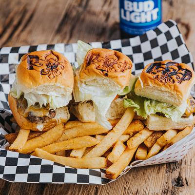 Sliders with fries