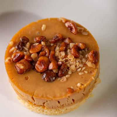 Cheesecake topped with nuts