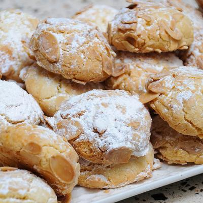 Italian almond cookies, closeup