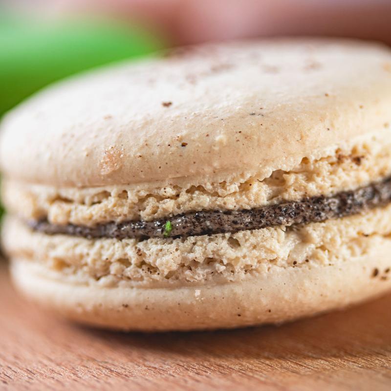 Cookies N Creme Macaron photo