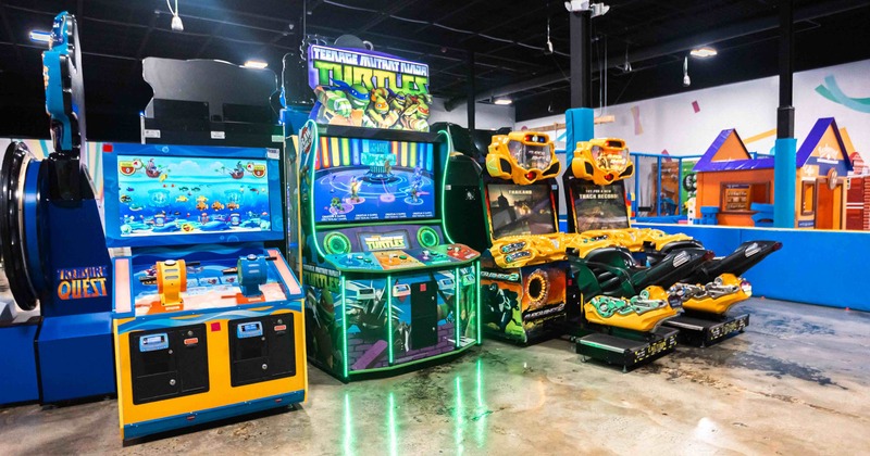 Interior, game arcade machines