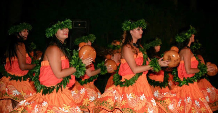 Barefoot Hawaiian Dancers for Tiki Weekend! event photo