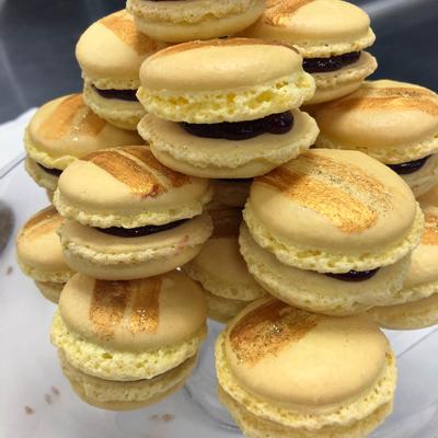 Macarons filled with chocolate