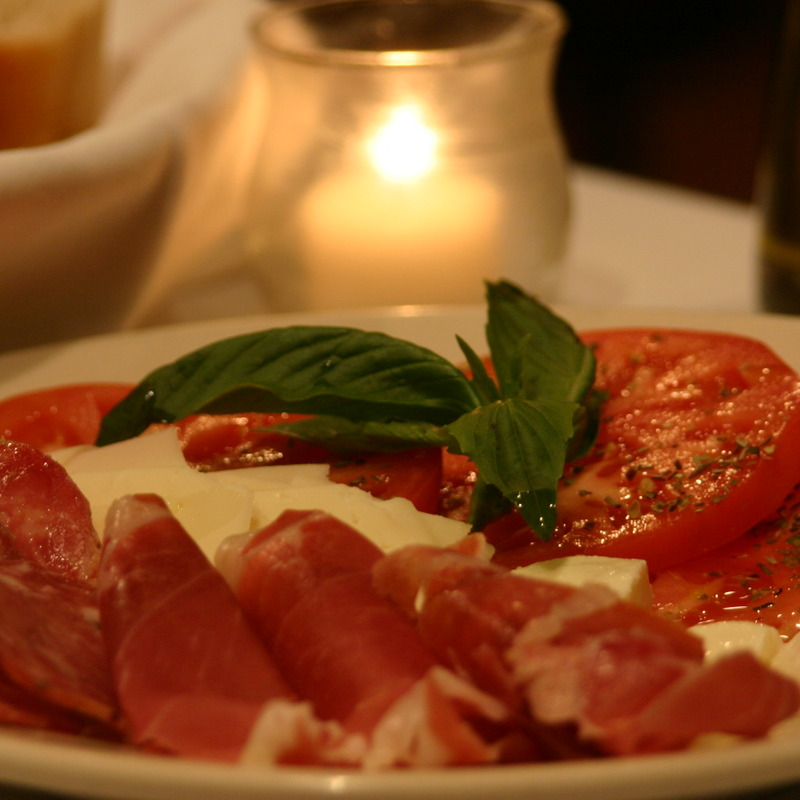 Mozzarella e Pomodori photo