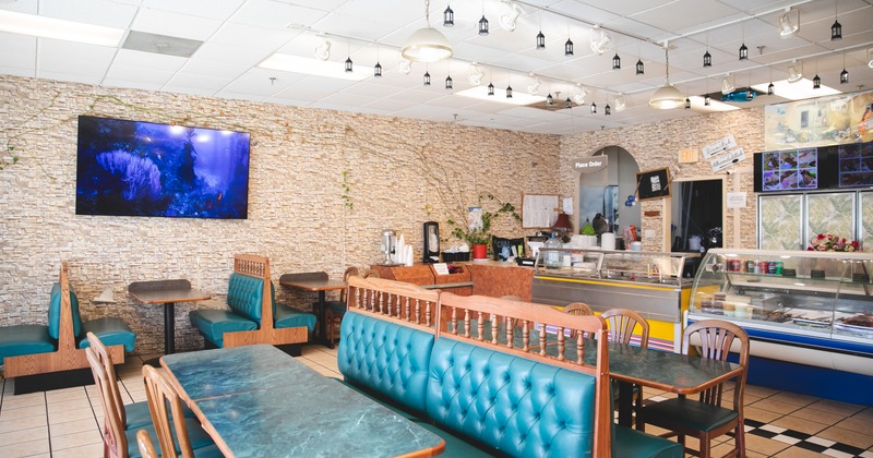 Diner area, booths, tables