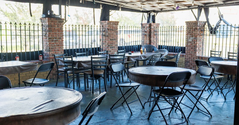 Covered patio, seating area