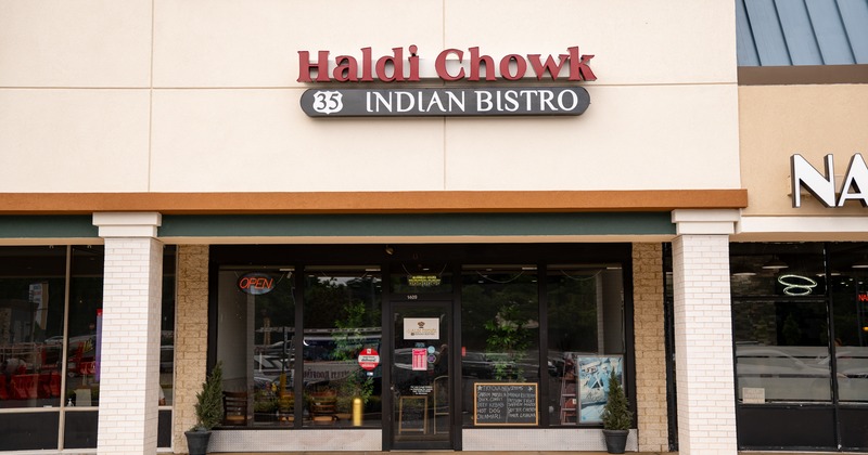 Front view to entrance to restaurant