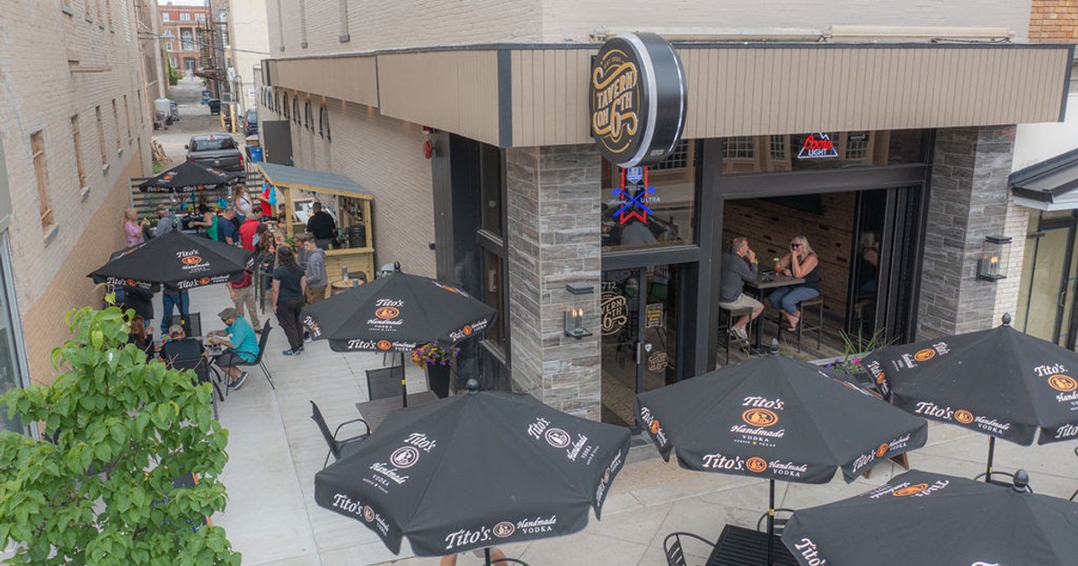 Exterior, outdoor seating