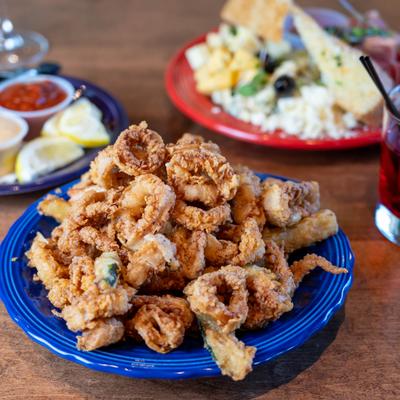 Plate of fried calamari.