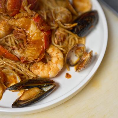 Seafood spaghetti with shrimp and mussels on a plate.