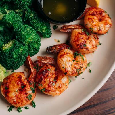 Broiled shrimp and broccoli, close up.