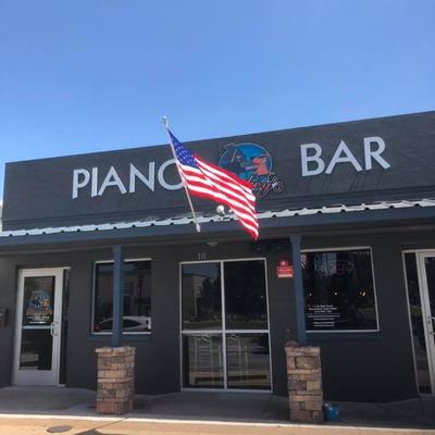 Rockey's Piano Bar outside.