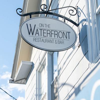 Waterfront hanging side, closeup.
