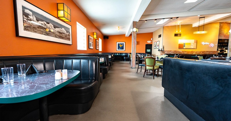 Dining area, leather booths on the left