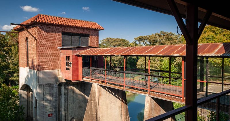 Sitting area on a bridge