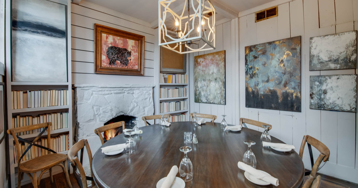 Interior, round table seating area with decorations