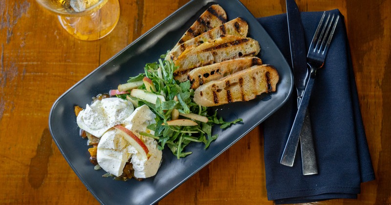 Burrata, arugula, and apple salad with grilled bread