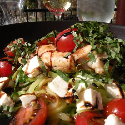 Mixed salad with vegetables and cheese