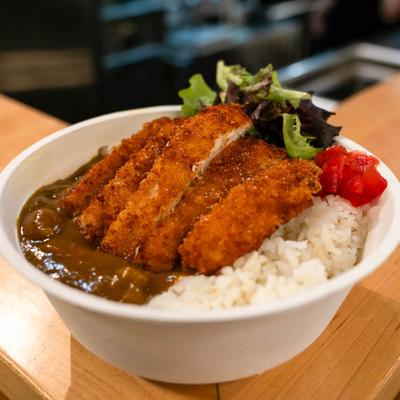 Fried chicken rice bowl, with Japanese style curry.
