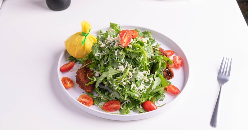 Crispy chicken Milanese salad