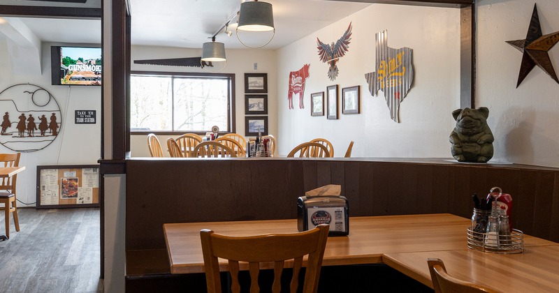 Nicely done dining area