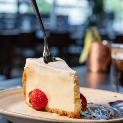 Served cheesecake in the plate