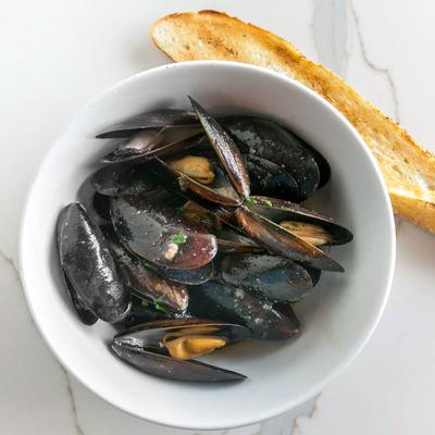 Mussels, served, top view