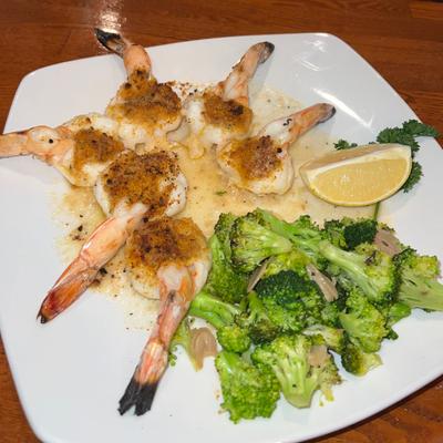 Jumbo Shrimp Oreganata, broccoli.