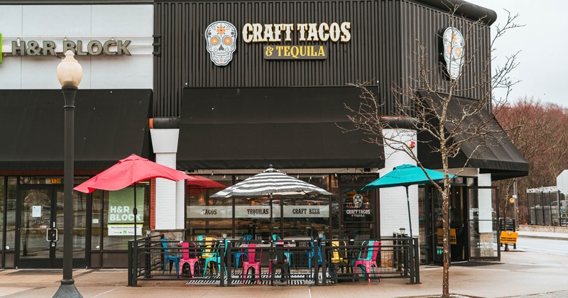 Exterior, seating place on the outside