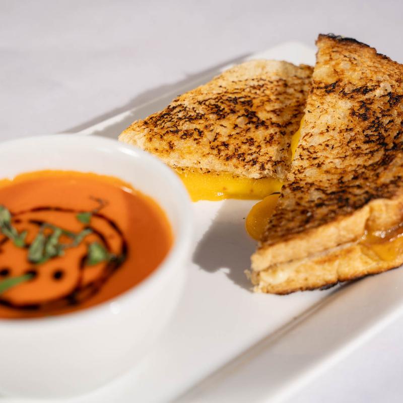 Grilled cheese & tomato soup photo