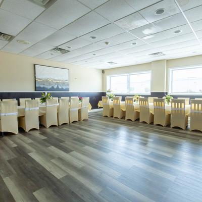 Spacious dining room with decorated tables.