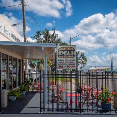 Tables and chairs outside of the restaurant.