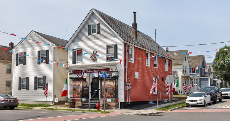 Side view to restaurant, entrance
