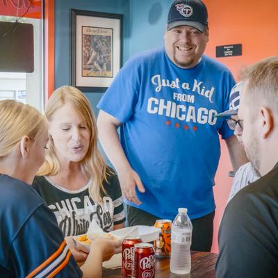 A group of people eating at a fast-food restaurant.