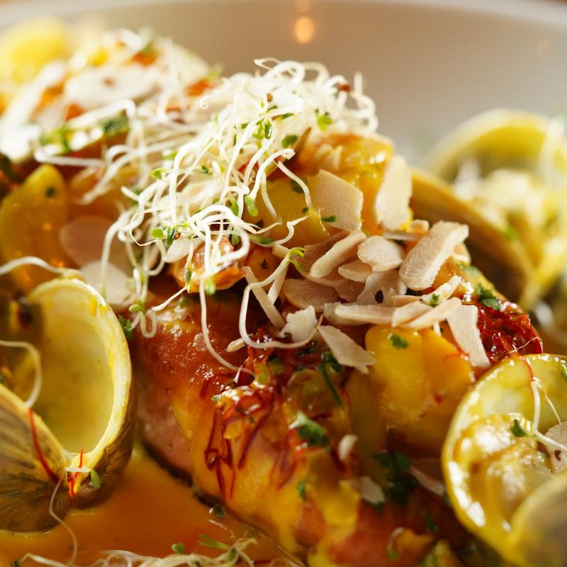 Salmon en Salsa de Azafrán photo