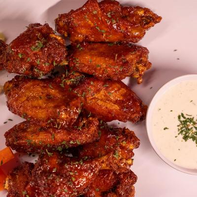 Chicken wings and dip