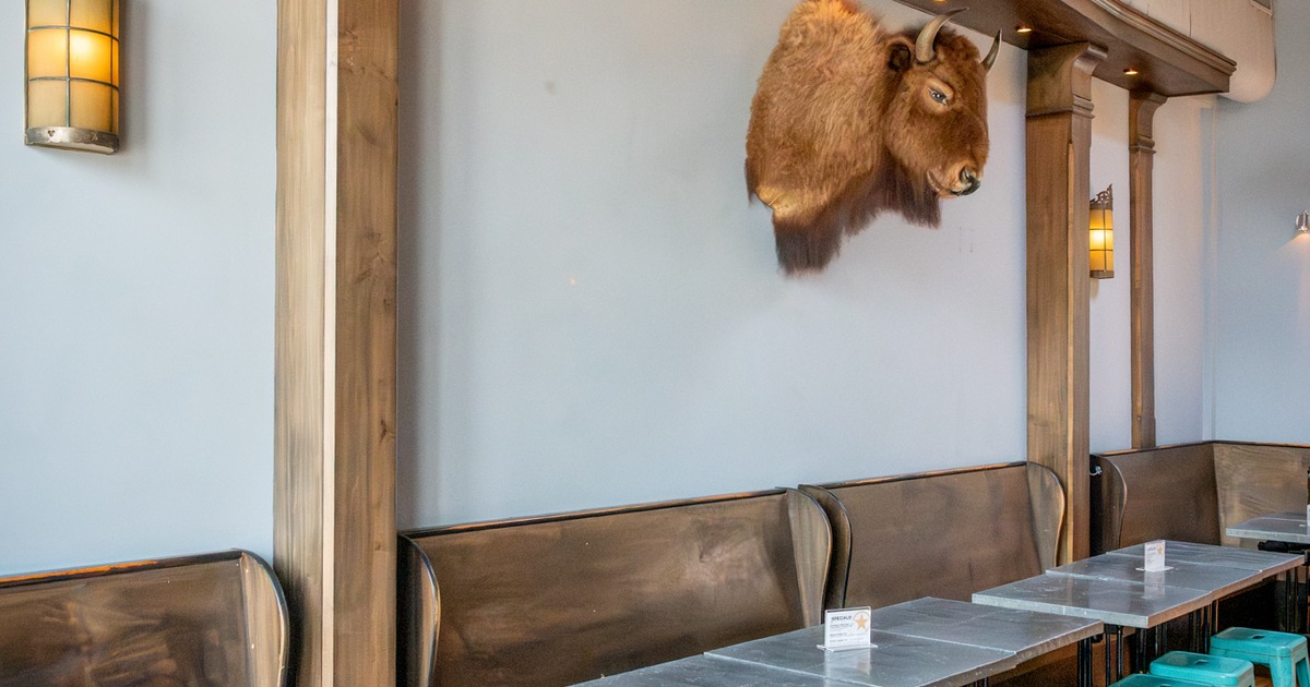 Diner area, booths, tables, chairs