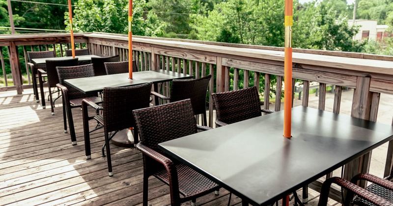 Exterior, table for four