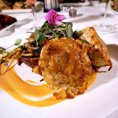 Decorated meat and mixed vegetables