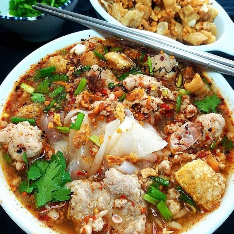 Tom Yum Noodle Soup photo