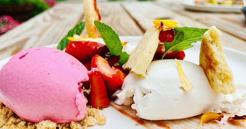 Ice cream with strawberries