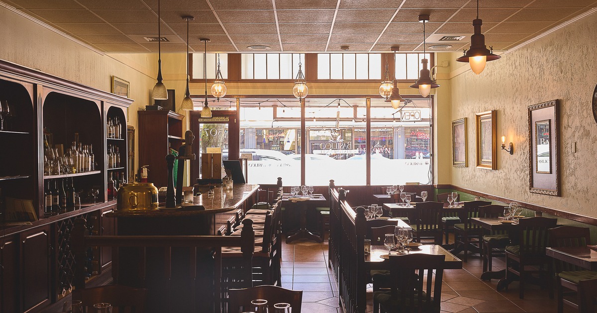 Diner area, wide view