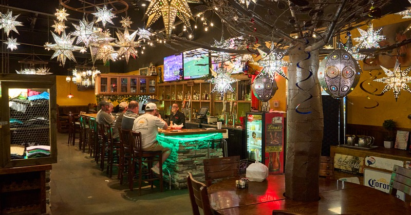 Bar area, people, barmen, wide view