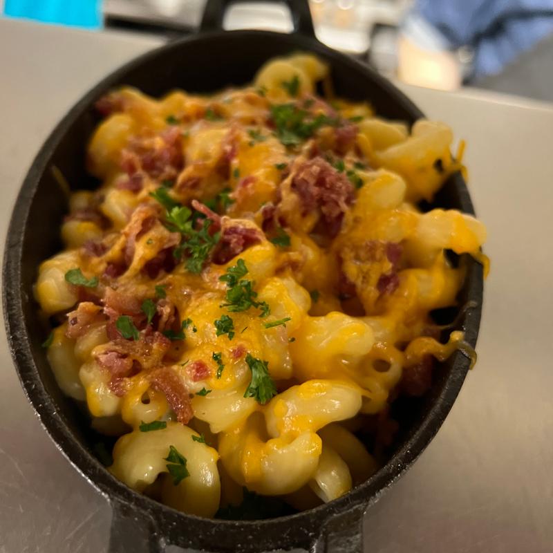 Bacon Mac and Cheese Skillet photo