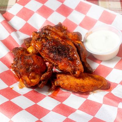Buffalo wings and dip.