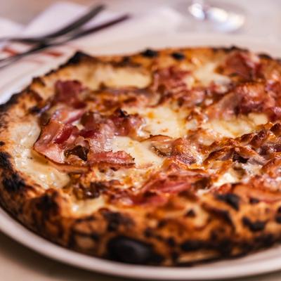 Crispy bacon and cheese pizza.