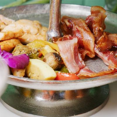 Grilled meat and mixed vegetables