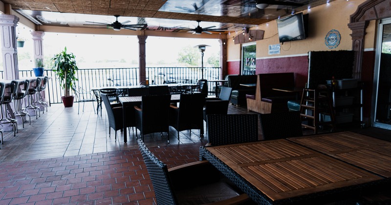 Exterior, main seating