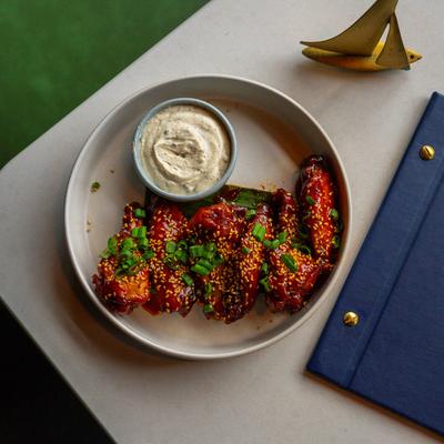 Wings served in the plate.