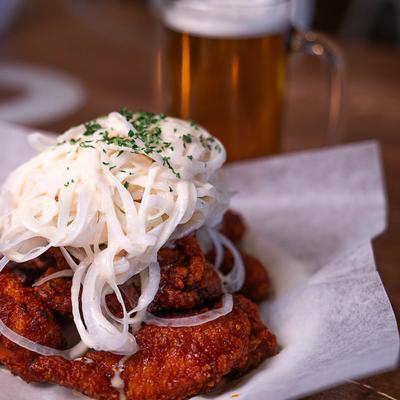 Red Hot Snow Onion with a pint of beer.